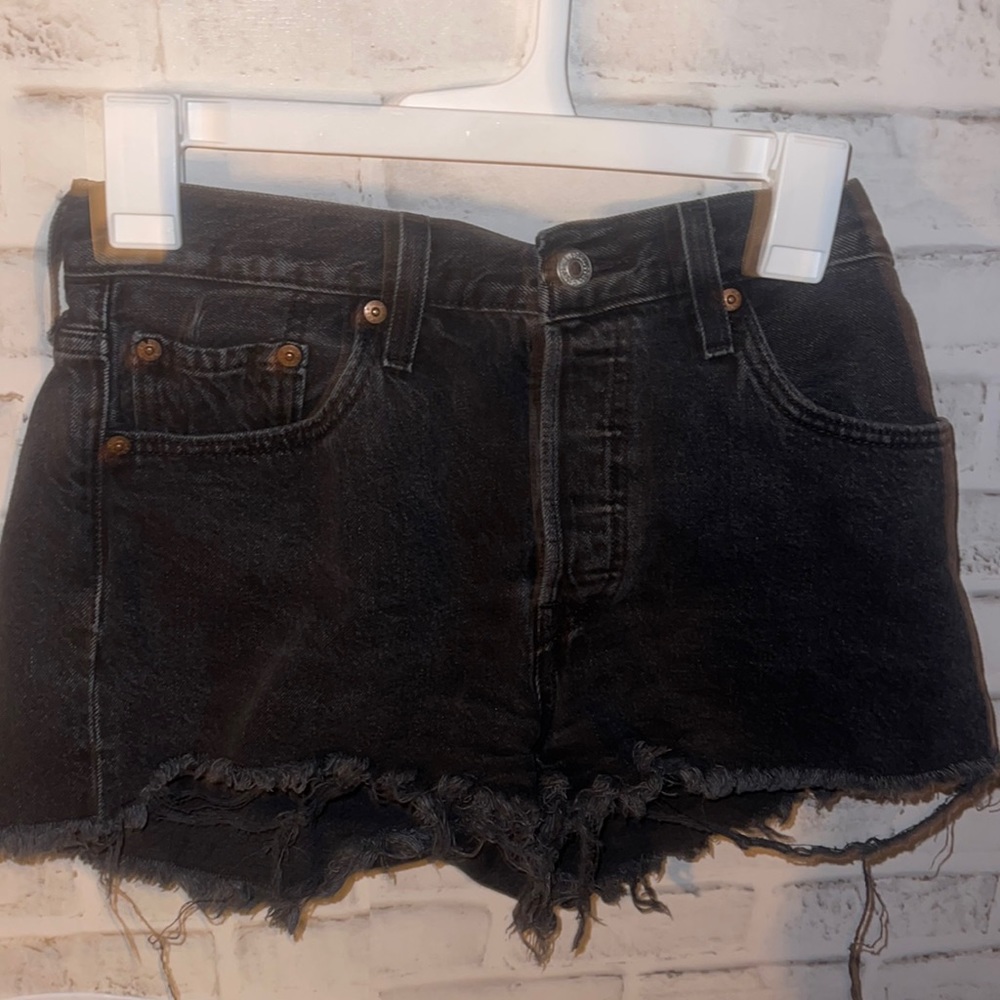 black denim Levi 501 jean shorts